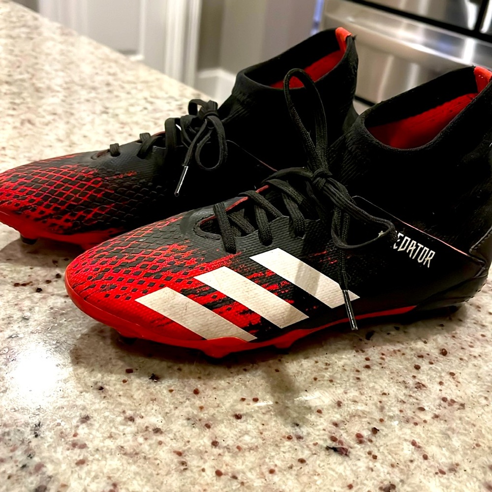 Adidas Predator soccer cleats size 4.5. Like new!
